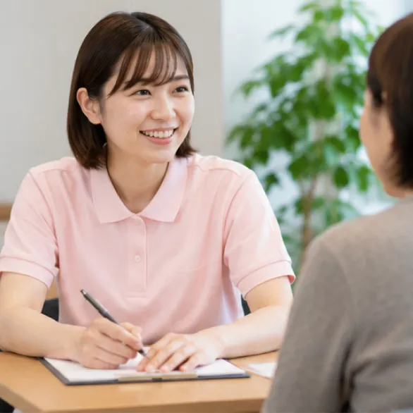 居宅介護ステーションクレドで働く女性写真。